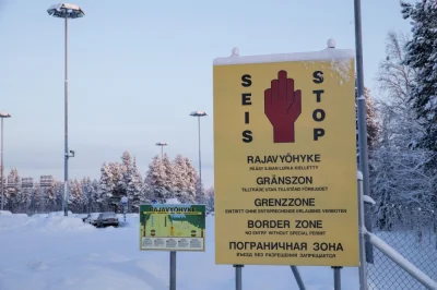 loginjefajny - Granica fińsko-rosyjska zimą. Napisy w wielu językach.
Finlandia ma n...