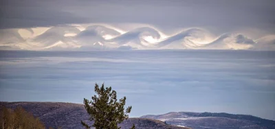 AlGanonim - Zdjęcie chmur nad stanem Utah (USA) wykonane 11 grudnia. Fale chmur powst...