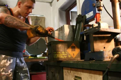 Old_Postman - Wywiad z @Trollsky na temat jego pracy jako knife maker.

Trollsky. M...
