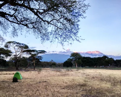 Kir91 - Nie ma to jak noc w namiocie na sawannie z widokiem na Kilimandżaro :D

#az...
