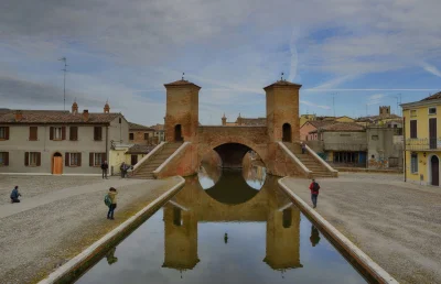 Enzo_Molinari - Trójpunktowy most Comacchio we Włoszech, zbudowany w 1638 roku #cieka...