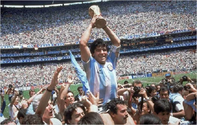 RetroFutbol - Lubicie historię futbolu? Oto Diego Maradona z Pucharem Świata 1986 (tu...