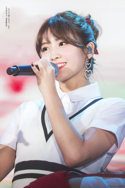 XKHYCCB2dX - #momo #twice 
#koreanka #japonka