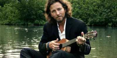 H.....i - Eddie Vedder z wiekiem stał się dużo przystojniejszy, za młodu wyglądał jak...