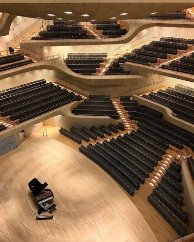 Castellano - Elbphilharmonie, czyli Filharmonia nad Łabą - sala koncertowa w Hamburgu...