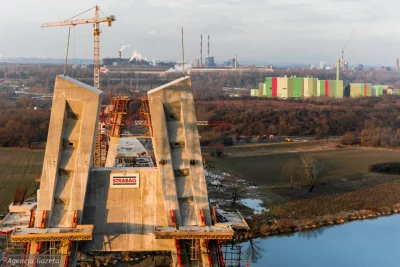 staryhaliny - @Cymerek: W drugą stronę już mniej amerykański pejzaż ;)