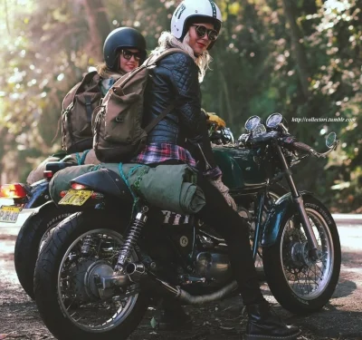 mroczne_knowania - Dwie Szwedki, dwa motocykle (z czego jedek kofiak) :)

#motolady...