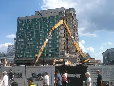Montago - W drodze na Defiladę Wojskową w Katowicach... fotka Hotelu Silesia w trakci...