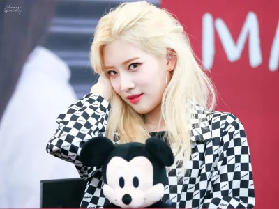 PanTward - #kimlip #loona #koreanka