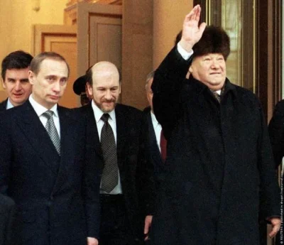 A.....1 - Borys Jelcyn opuszcza Kreml po podpisaniu dekretu o rezygnacji i przekazani...