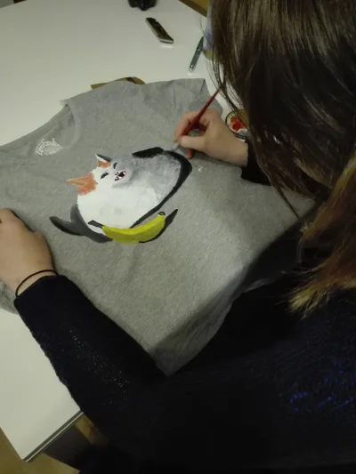 vexov - Mój utalentowany #rozowypasek robi koszulkę dla swojej siostry fanatyczki kot...