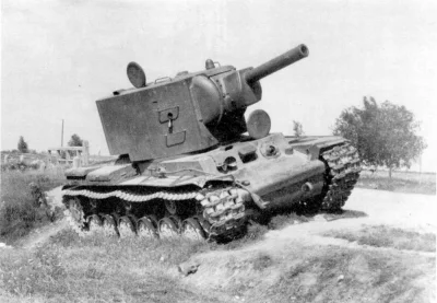 Zwiadowca_Historii - KV-2 - oryginalnie ten czołg jak widzicie też "normalnej" wierzy...