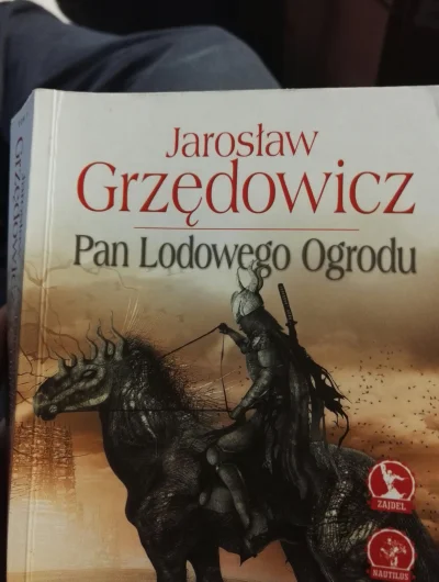 polish95 - @seledynowa_panienka 
Polecilas mi ta książkę, patrzę u siebie na szafkę i...