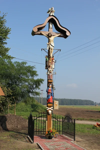 breidavik - Takie oto bogato rzeźbione krzyże można spotkać w południowej Wielkopolsc...