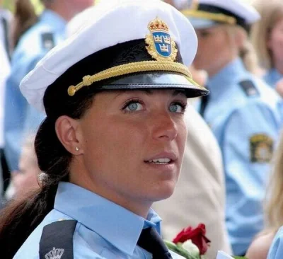 johanlaidoner - Szwedzka policjantka.
#Szwecja #skandynawia #ladnapani #policja #cie...