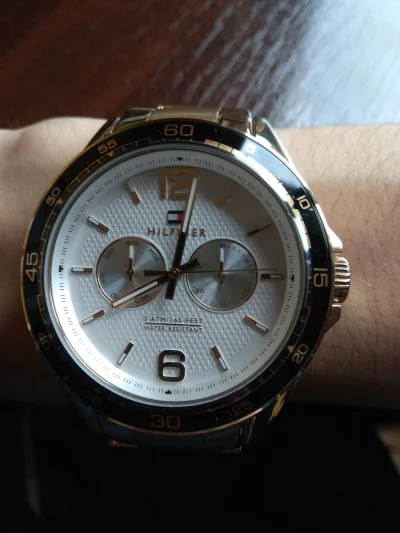 rales - #zegarek #zegarki #gownowpis #zegarkiboners

Taki zegarek se kupiłem