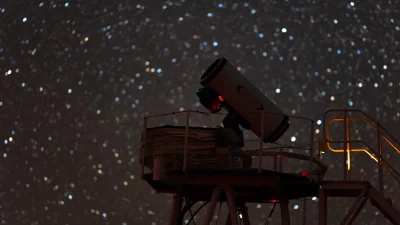 namrab - 16-calowy teleskop na tle gwiazd. Ogniskowa 135 mm, łączny czas 4 godziny, j...