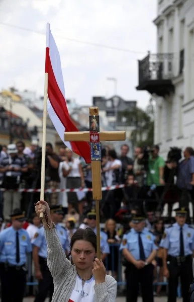 jaracja - Wie ktoś kim jest ta słynna Joanna D'Arc obrończyni krzyża? #krzyz #warszaw...