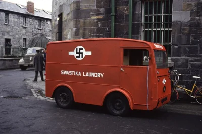yolantarutowicz - @muak47: W Dublinie? Dublińska pralnia z logo jak swastyka Hitlera