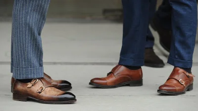 dought - Czy taka długość spodni garniturowych, że z przodu lekko dotyka buta, ale ni...