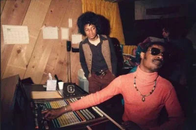 smieszekzagranico - #muzyka #michaeljackson #steviewonder 

Michael Jackson i Stevi...