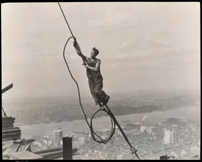 myrmekochoria - Lewis Hine, Ikar (Empire State Building), USA 1930.

"Of the many p...