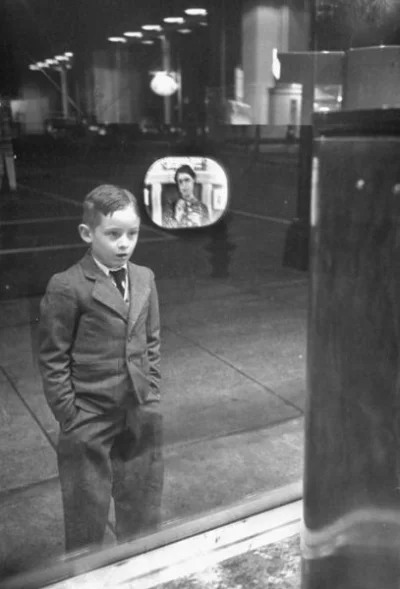 Spartacus999 - 1948 chłopak po raz pierwszy ogląda telewizję

#ciekawezdjecia