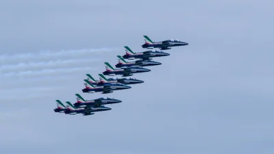 Ozor - Włoski zespół akrobacyjny Frecce Tricolori na Aermacchi MB-339
(reszta w kome...