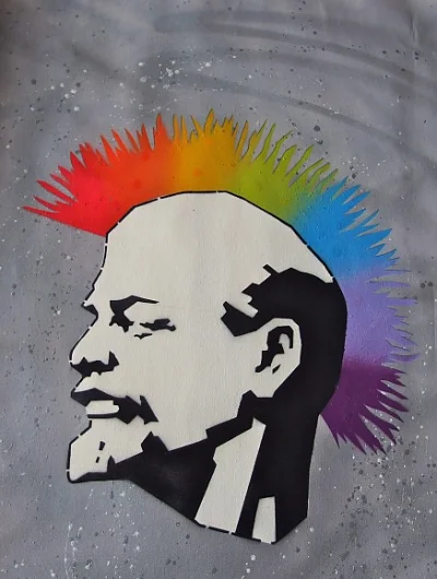 bartosznieruchala - Właśnie na TVP1 gra w The Wall pan w koszulce z Leninem z irokeze...