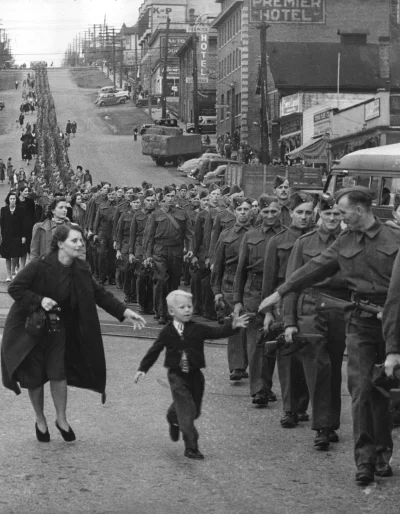 siwymaka - "Wait for Me, Daddy".



1 października 1940 roku 28. Kanadyjski Pułk Panc...