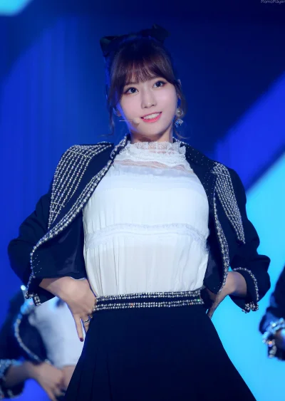 XKHYCCB2dX - #momo #twice
#koreanka #japonka