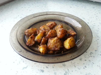 VelicoFides - Ziemniaki zapiekane w oliwie z oregano, tymiankiem, curry, papryką i pi...