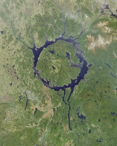 namrab - Manicouagan - jezioro, na którym znajduje się wyspa, która ma większą powier...