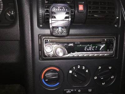 wytrzzeszcz - #motoryzacja #astra #elektronika
Radio samochodowe zawiesiło się w tryb...