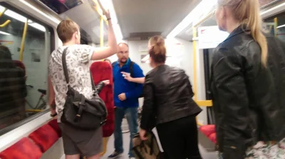 Goofas - znaleziono na Facebooku:

 Metro Świętokrzyska, 23:30 coś. Pan w niebieskim...