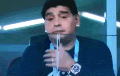 lubie_gify - Ehh Maradona patrzy i tylko kręci nosem na to wszystko
#mecz