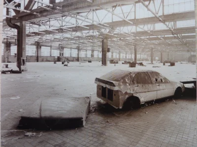 r.....7 - Wraki prototypów Alfy 146 w starej fabryce Alfa Romeo Portello zamkniętej w...