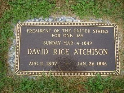 w-mroku-historii - Grób Davida Atchisona z napisem: „Prezydent Stanów Zjednoczonych A...