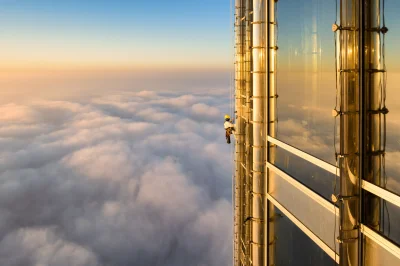 Mesk - Czyściciel okien na 124 piętrze, Burj Khalifa, Dubaj 
#pracbaza #korposwiat #...