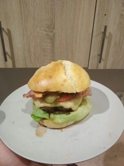 wyporkiewicz - Takiego burgera sobie zrobiłem, z własnoręcznie upieczoną bułką (｡◕‿‿◕...