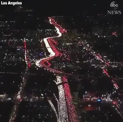 A.....i - Mieszkańcy Los Angeles utworzyli wielką flagę z okazji setnej rocznicy odzy...