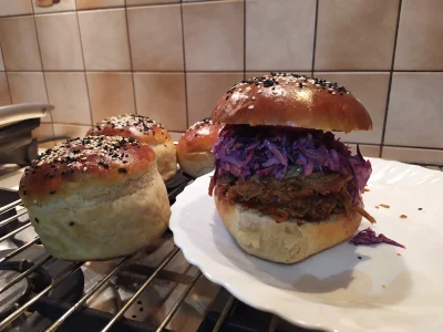 AdiBdg - Bułki burgerowe z przepisu: https://youtu.be/gTGSUYMu6Ns i pulled pork. 
#b...