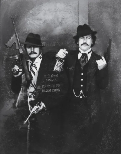 enforcer - Pablo Escobar i jego kuzyn Gustavo, ok.1980 rok.
#narcos #escobar