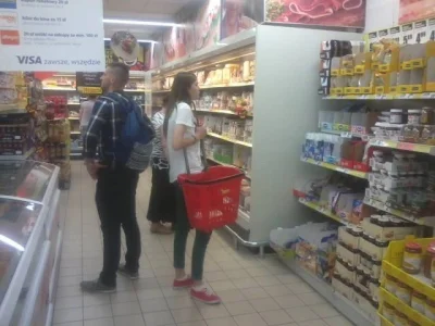 innigri - #modadamska #heheszki #logikarozowychpaskow 

Za ile takie torebki w bied...