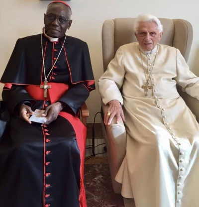 G.....i - Przyszły papież i papież emerytowany na wspólnym zdjęciu. 

#katolicyzm #...