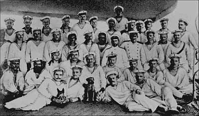 wariag - Djibouti 6 I 1906. Załoga "Aurory" (z pieskiem) pozdrawia rodziny i znajomyc...