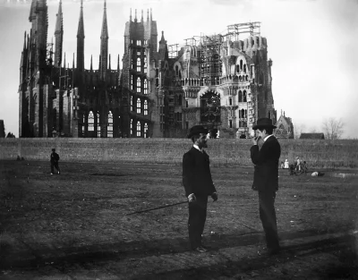 KinderBueno - @robsosl: Sagrada Familia, w momencie rozpoczęcia budowy stała w szczer...