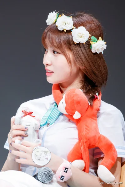 XKHYCCB2dX - #momo #twice 
#koreanka #japonka