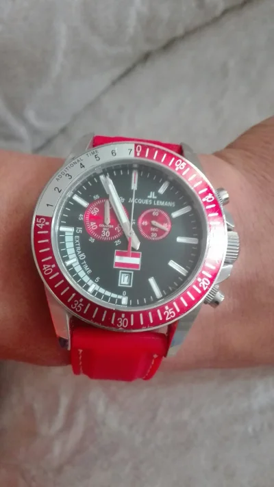 zooploza - @fi9o Podoba mi się, lubię zegarki z czerwonymi elementami.