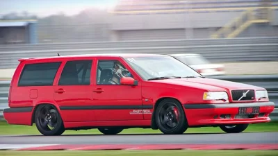 Ryzu17 - "Bitwy Samochodów 6"

Najlepszym według was szybkim kombi zostaje Volvo 850R...